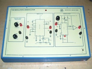 FSK Modulation and Demodulation Trainer